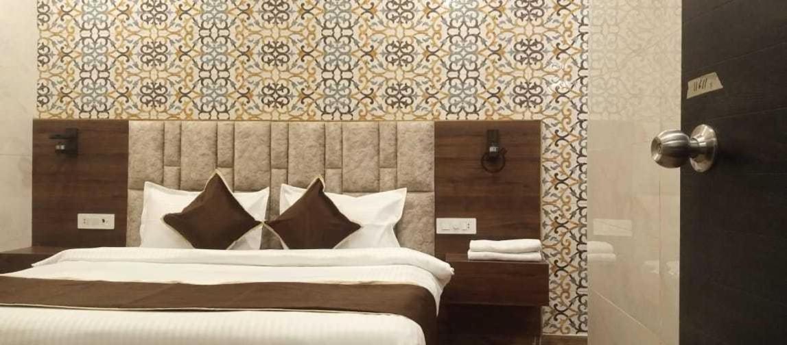 Oyo Mmc Hotel And Restaurant Meerut Exterior photo